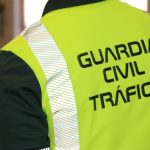 Pone en peligro a los conductores de la autopista del aeropuerto circulando varios kilómetros en sentido contrario