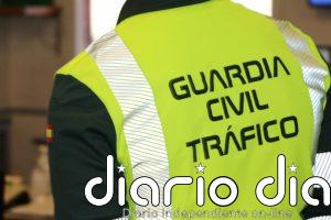Pone en peligro a los conductores de la autopista del aeropuerto circulando varios kilómetros en sentido contrario