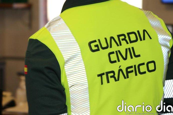 Pone en peligro a los conductores de la autopista del aeropuerto circulando varios kilómetros en sentido contrario
