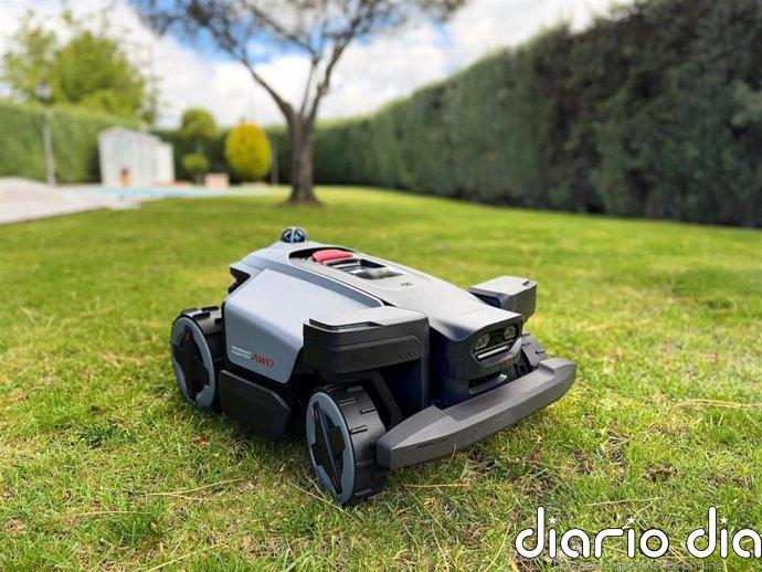 Probamos el robot cortacésped RockMow Z1 LiDAR: una bestia 4x4 pensada para jardines grandes y complicados