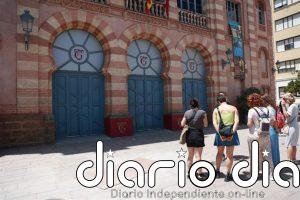 Quitan la estrella a Juan Carlos Aragón en la puerta del Teatro Falla de Cádiz tras retirar honores al autor de Carnaval