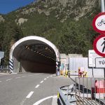 Recorre a pie el túnel Bielsa-Aragounet hacia suelo francés, lo que obliga a cerrar el paso fronterizo