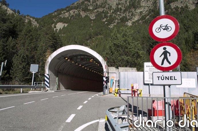 Recorre a pie el túnel Bielsa-Aragounet hacia suelo francés, lo que obliga a cerrar el paso fronterizo