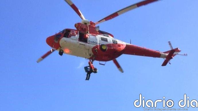 Rescatada en helicóptero del GES una senderista tras sufrir una caída en Tinajo (Lanzarote)