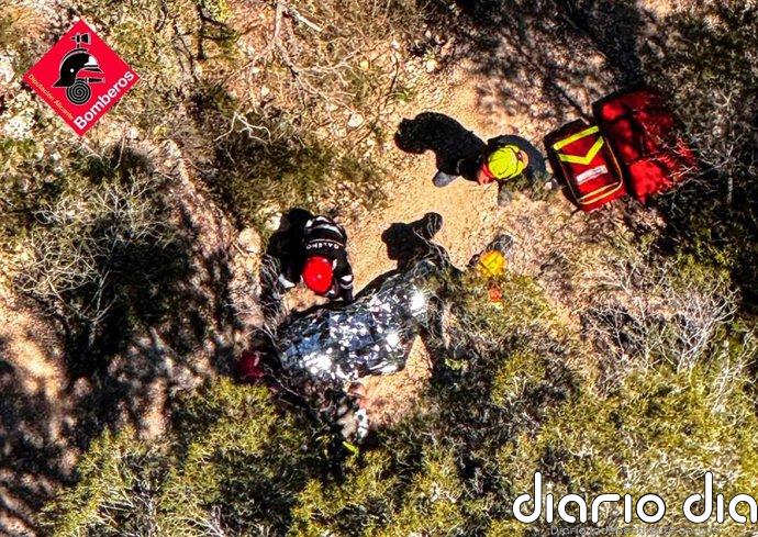 Rescatan con helicóptero a mujer por herida en el tobillo tras caerse en Hondón de las Nieves