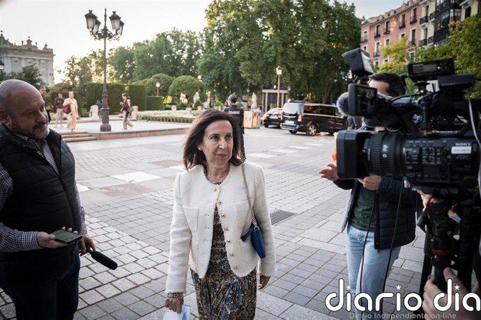Robles anuncia que la cuarentena de los 14 españoles contagiados de hantavirus será "voluntaria"