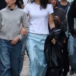 Rosalía revoluciona las calles de Sevilla con su paseo más inesperado