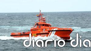 Salvamento Marítimo rescata a 40 personas migrantes a bordo de una neumática próxima a Fuerteventura