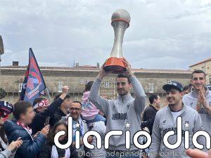 Santiago se vuelca con el Obradoiro tras la victoria que le valió la vuelta a la Liga ACB