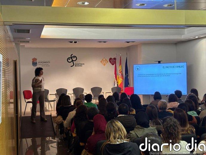 Santo Domingo de la Calzada se une para retrasar el uso del smartphone hasta los 16 años