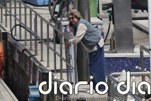 Simoneta Gómez-Acebo, pendiente de don Juan Carlos, durante una nueva jornada de regatas en Sanxenxo