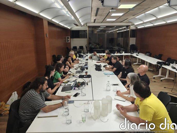 Sindicatos pasarán la noche en la sede de Educació y se emplazan a una mesa con Niubó este viernes
