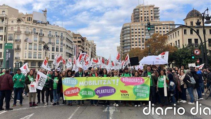 Sindicatos y asambleas educativas firman un acuerdo unitario de negociación que reclama 40 mejoras a Educación