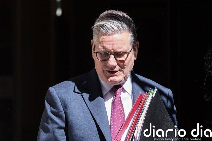 Starmer traslada a su gabinete su intención de seguir al frente del Gobierno pese a las presiones internas