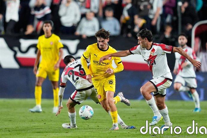 Stuani rescata al Girona en Vallecas y desciende al Oviedo