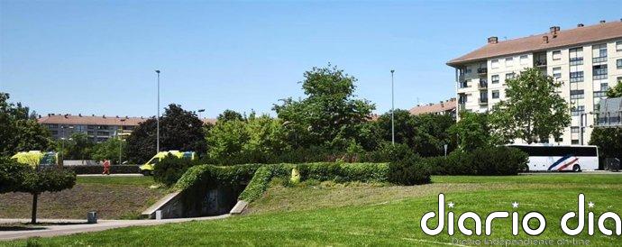 Sucesos.- Al menos ocho heridos en un choque entre un autobús y un turismo en la rotonda de Chile en Logroño