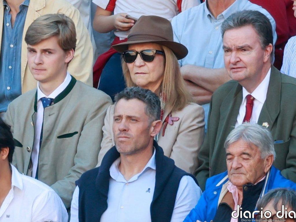 Tarde de toros de doña Elena con los descendientes de la emperatriz Sissi en una fecha señalada para don Juan Carlos