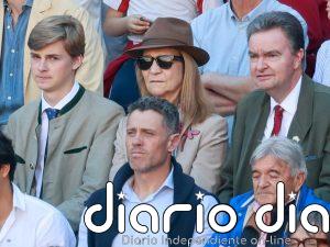 Tarde de toros de doña Elena con los descendientes de la emperatriz Sissi en una fecha señalada para don Juan Carlos