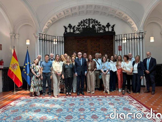 Técnicos del Defensor del Pueblo y de los comisionados autonómicos analizan el problema de acceso a la vivienda