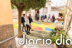 Tíjola (Almería) celebra la festividad de la Virgen de Fátima con sus tradicionales alfombras de serrín de colores
