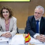 Torres admite que el resultado del PSOE "no es el esperado", pero cree que la derecha "pierde fuerza" en Andalucía
