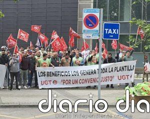 Trabajadores de Exolum se concentran en la Junta para "exigir un convenio colectivo justo y digno"