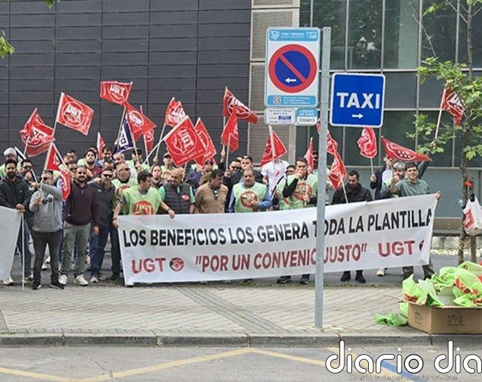 Trabajadores de Exolum se concentran en la Junta para "exigir un convenio colectivo justo y digno"