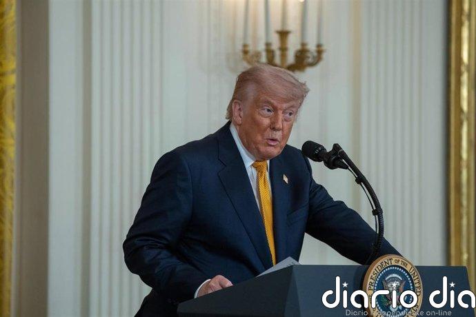 Trump asegura seguir "negociando" con Irán tras afirmar que el alto el fuego continúa "vigente"