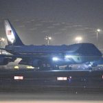 Trump llega a Pekín para su cumbre de dos días que le llevará a reunirse con Xi