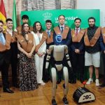 ULE gradúa a 14 nuevos especialistas en robótica e inteligencia artificial para liderar un "futuro que ya es presente"