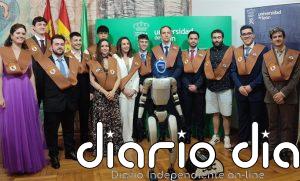 ULE gradúa a 14 nuevos especialistas en robótica e inteligencia artificial para liderar un "futuro que ya es presente"