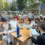 Un encuentro sobre la poesía de Blai Bonet llena el jardín de La Misericòrdia