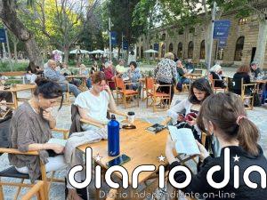 Un encuentro sobre la poesía de Blai Bonet llena el jardín de La Misericòrdia