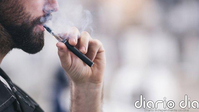 Un estudio sugiere que los cigarrillos electrónicos con nicotina podrían facilitar dejar de fumar