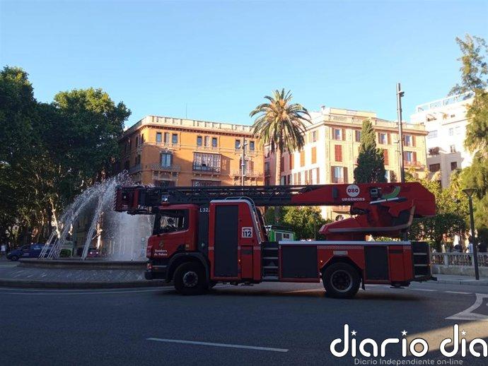 Un incendio quema un descampado cerca del Hospital Son Espases