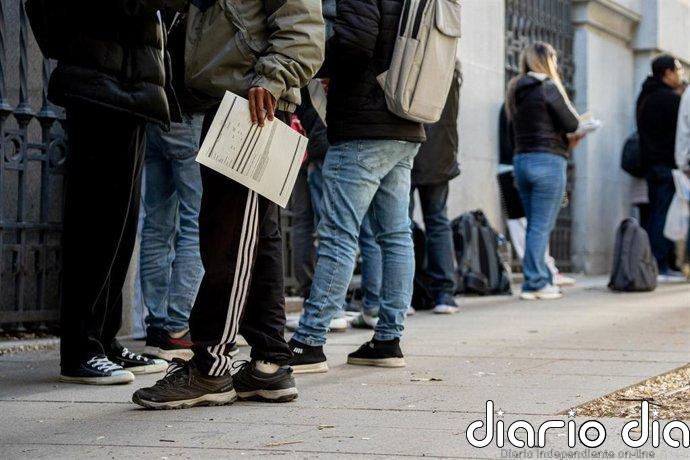 Un mes de la regularización de migrantes: 130.000 solicitudes en una semana, dudas documentales y batalla en el TS