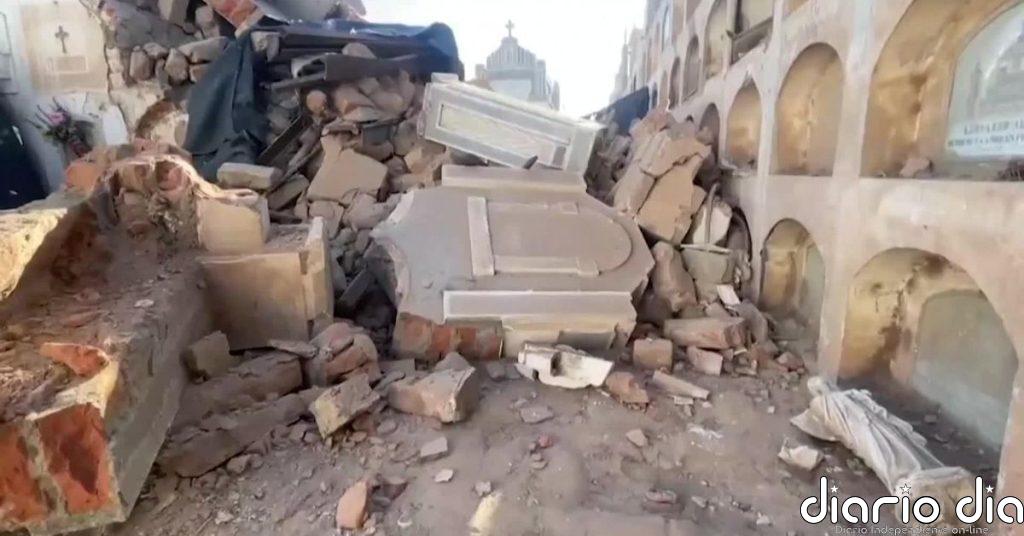 Un terremoto en Perú deja expuestos una veintena de ataúdes de un cementerio