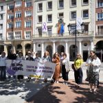 Una concentración en Logroño recuerda a las tres últimas mujeres asesinada por violencia machista en España