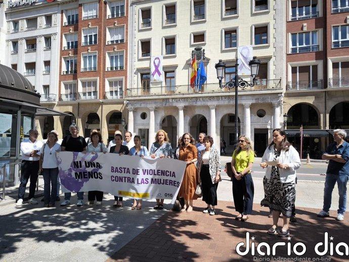 Una concentración en Logroño recuerda a las tres últimas mujeres asesinada por violencia machista en España