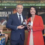 Una edición especial de la cerveza El Águila (Heineken) celebra el 175 aniversario del Canal de Isabel II