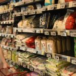 Una empresa japonesa quita el color al empaquetado de productos por la falta de tinta por la situción en Ormuz