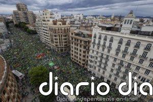 Una marea verde "histórica" llena València de profesores: "Hoy la clase se hace en la calle"