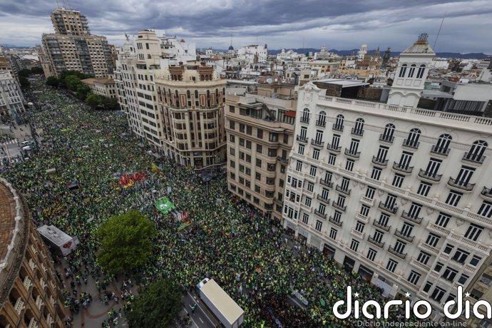 Una marea verde "histórica" llena València de profesores: "Hoy la clase se hace en la calle"