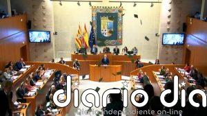 Una suelta de panfletos contra la concertación del Bachillerato obliga a Navarro a suspender la sesión plenaria