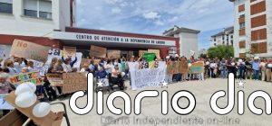 Unas 150 personas se concentran en el CAD de Laredo ante la "falta" de trabajadores: "Pocas manos para tantas vidas"