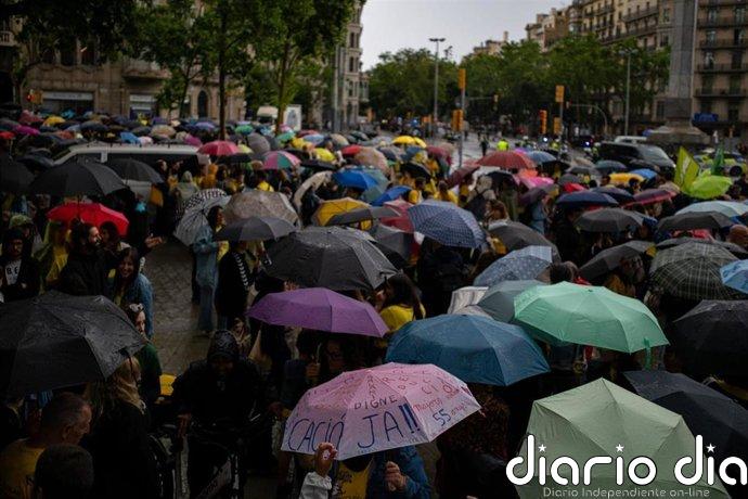 Unos 1.800 docentes se manifiestan en Barcelona para reclamar mejoras laborales y salariales