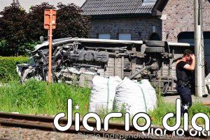 Varias víctimas en Bélgica tras la colisión de un tren con un minibús escolar