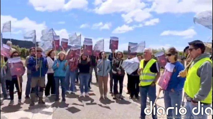 Vecinos de Ayerbe, Biscarrués y Ardisa visibilizan su hartazgo ante el estado de la carretera A-125 con una marcha lenta