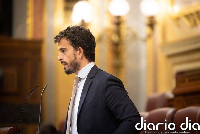 Vox avisa a Moreno Bonilla de que exigirá la prioridad nacional si tienen que pactar en Andalucía