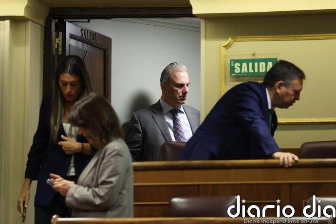 Vox mantiene en su grupo a Ortega Smith un mes después de su expulsión, aunque sin apenas actividad parlamentaria